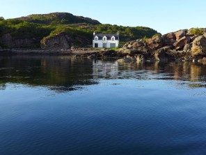 3 Bedroom Secluded Waterfront Cottage with views to Skye, near Applecross, Highlands, Scotland